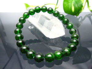 ダイオプサイド/8mm珠前後x24珠/ 内径サイズ約17.5cm弱