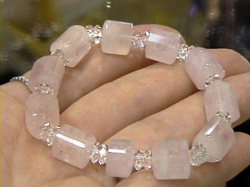 モルガナイト ブレスレット/サイズ　 ：三角柱型10mm珠　/約16cm弱　＋カット水晶