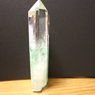 【天然石 ポイント　六角柱】グリーンファントム水晶（マダガスカル産） /置物 風水 縁起物　厄除け祈願 縁起物 天然石 パワーストーン アクセサリー