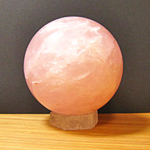 【天然石丸玉】ローズクオーツ スターローズ 7cm丸玉 ブラジル産 /置物 風水 縁起物 厄除け祈願 縁起物 風水彫刻 天然石 最高級 手彫り 天然石 パワー...