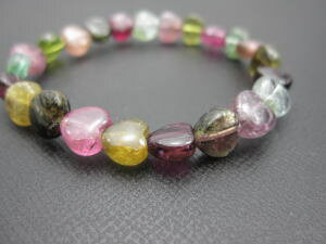 6Aグレード　ハート型ミックストルマリン　ブレスレット/珠の大きさ：約8mmハート型/内径サイズ：16cm