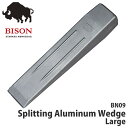 重さ : 1,000g 長さ : 276mm 生産国 : ドイツ（MADE IN GERMANY） ◆BISON(バイソン) 1879 アックスシリーズ ハンティングハチェット ユニバーサルハチェット スプリッティングハチェット ユニバーサルアックス スプリッティングハンマー スカンジナビアンアックス ピック1879 ピックラージ ピックスモール BISON AXE バイソン スプリッティングアルミウエッジ ラージ 薪割り用 くさび。 バイソンはドイツの北東部、チェコとの国境近くグロースシェーナウに会社を構える老舗のアックスメーカー。 1879年の創業以来、ひとつひとつハンドメイドにこだわってつくられています。 ドイツ規格　高品質の証である品質クラスA（DIN17100）のファーストクラス鋼を使用し ヘッドは特別な手順で硬化処理され、良好な切れ味と長寿命。 高品質・ハイレベルで一貫して製造された製品はレムシャイト試験及び試験期間のVPA-GSによって証明されています。 ・高い安全性のため鍛造されたアルミ素材を採用 ・ストレート形状の薪割り用クサビ ・軽量で持ち運びにも便利 ■重さ:1,000g ■長さ:276mm ■生産国:ドイツ（MADE IN GERMANY） この商品は熨斗・ラッピングを承ることができません。 関連ワード:ドイツ/家庭用/業務用/薪割り/林業/焚火/暖炉/薪ストーブ/暖房/アウトドア/キャンプ/林業/森林/伐採/本物/おしゃれ/オシャレ/お洒落/BBQ/バーベキュー