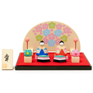 送料無料南雲作 雛人形 伊予一刀彫り親王 木製収納台飾り 【幸】〈お雛様 お雛さま おひな様 おひなさま お雛飾り お内裏様 ひな祭り 雛祭り 収納タイプ 収納飾り 三月三日 桃の節句 殿姫飾り 通販〉