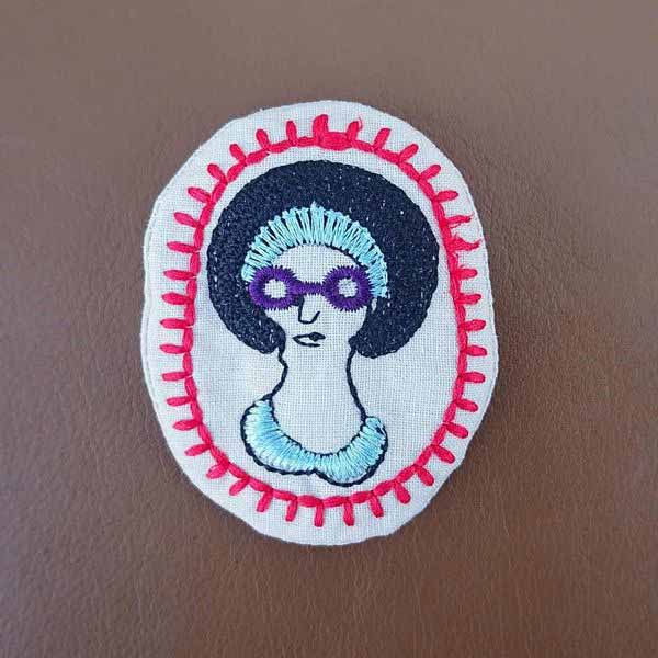 樂天商城 - ブローチ レディースアクセサリー アクセサリー ファッション バッジみたいな刺繍 アフロレディ 可愛らしい刺繍 アクセント