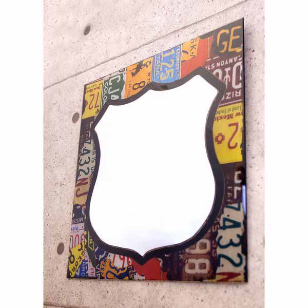 壁掛け鏡 ウォールミラー ミラー ドレッサー 家具 インテリア number plate 高級感ある ガラス素材 ミラー部ROUTE66の形 おしゃれ いつものお部屋に 飾るだけ お部屋の雰囲気 がらっと変える おすすめ 背面取り付けフック [3]