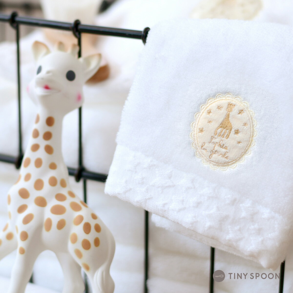 【今治タオルブランド認定】 ソフィーとフェイスタオル2枚 ギフトセット 今治タオル キリンのソフィー ブランド認定 コラボ 綿 箱入り フェイスタオル 出産祝い ベビー用品 ギフト 赤ちゃん 新生児 乳児 幼児 【Vulli社・日本公式ショップ】