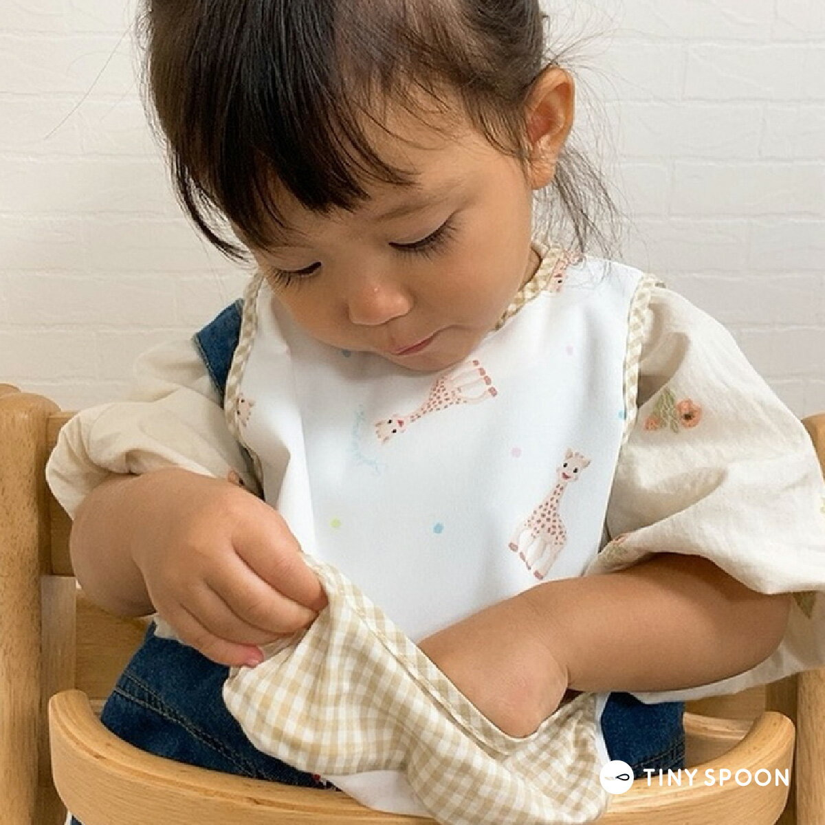 【公式】 キリンのソフィー × Ribbon hakka kids コラボ 袖なしお食事エプロン スタイ 袖なし お食事スタイ 洗える リボンハッカキッズ コラボ 母子手帳ケース キリンのソフィー 出産祝い 新生児 乳児 幼児 おもちゃ 【Vulli社・日本公式ショップ】