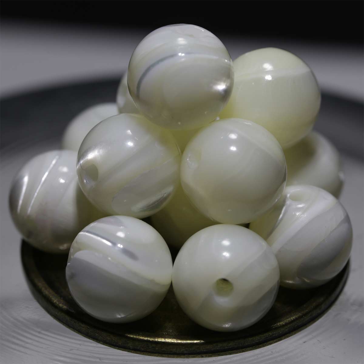 AAA マザーオブパール 一粒売り 真珠の艶 光沢 輝きを含有 粒径10mm パワーストーン ブレスレッド