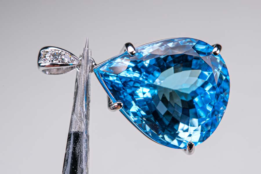 AAAA スカイブルートパーズ ペンダントトップ ファセットカット 38ct トパ...