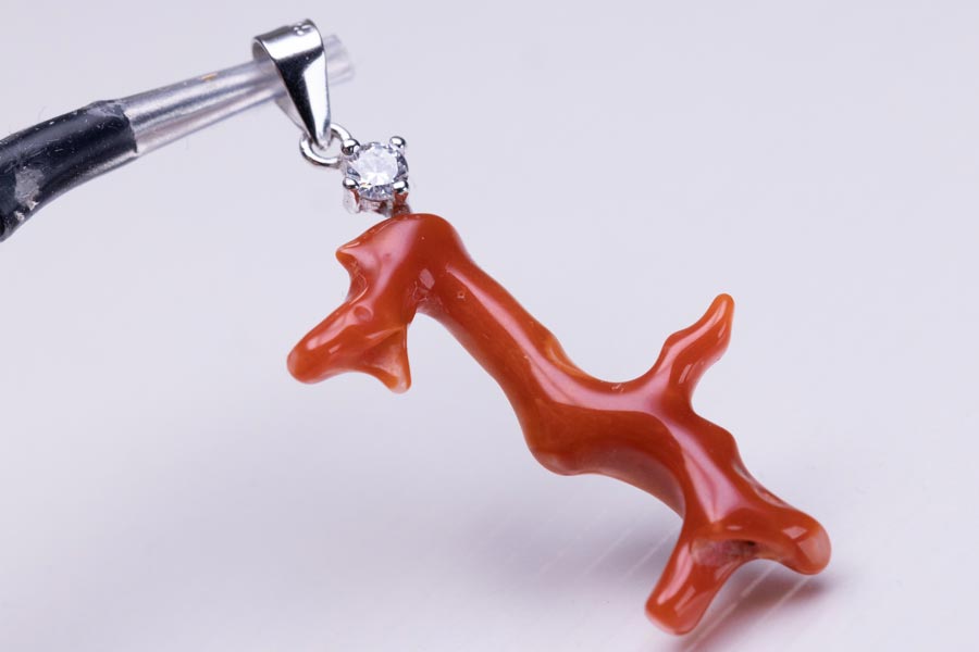 高知県土佐 血赤珊瑚 ペンダントトップ 宝石珊瑚 血赤サンゴ 7.4ct 赤サンゴ 赤珊瑚 チアカ 原木 コーラル