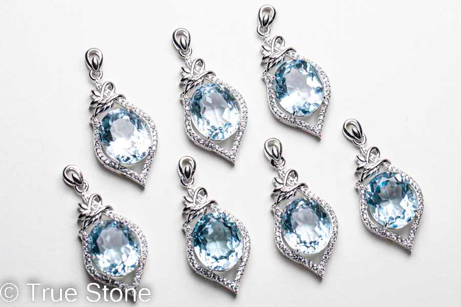 スカイブルートパーズ ペンダントトップ オーバルカット 33mm×15mm トパーズ ブルートパーズ