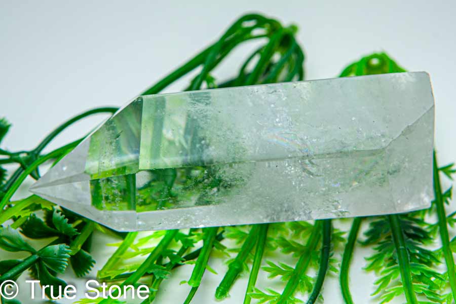 ブラジル産 天然水晶 六角柱 水晶ポイント 87g クリスタル クォーツ レインボークォーツ 天然石 原石 パワーストーン