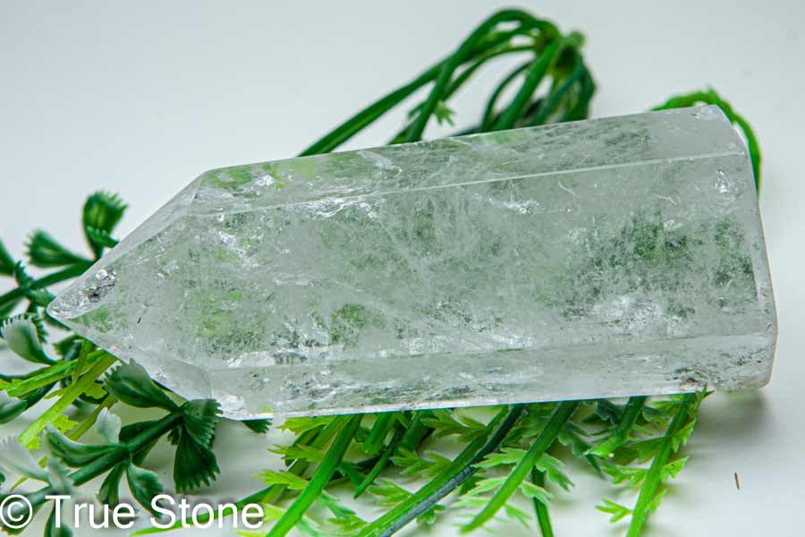 ブラジル産 天然水晶 六角柱 水晶ポイント 107g クリスタル クォーツ レインボークォーツ 天然石 原石 パワーストーン