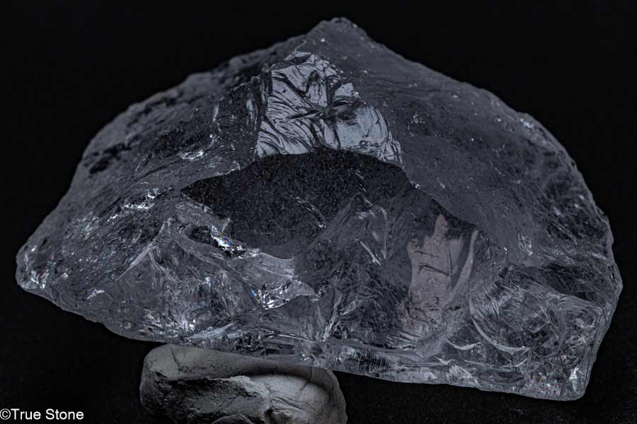 ネパール ガネッシュヒマール産 ヒマラヤ水晶 原石ラフ片（虹あり）ガネー...