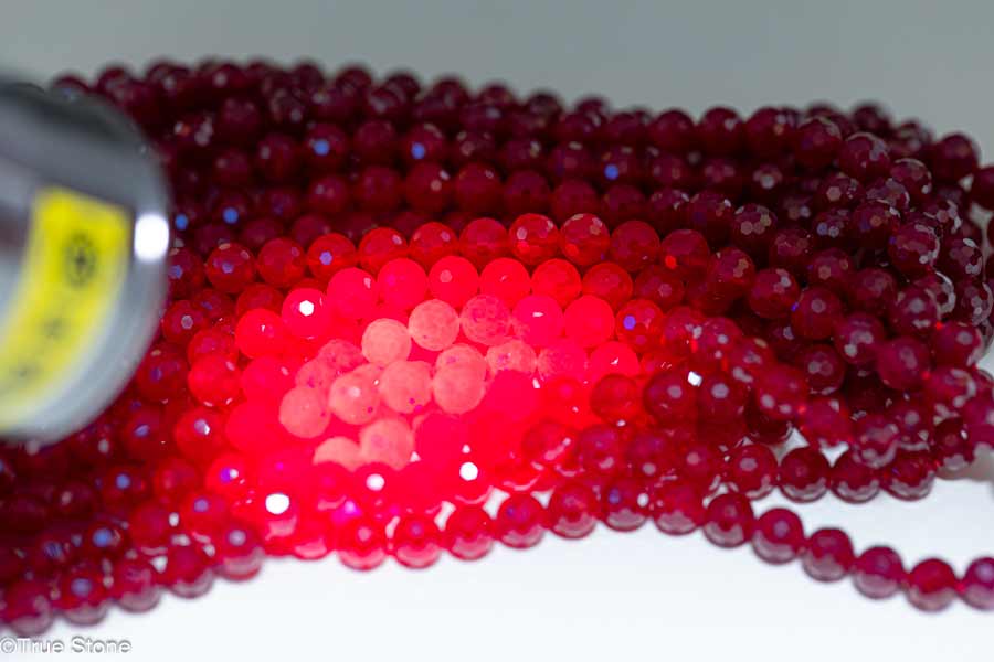 AAAAA 合成 カット ルビー 1連 38センチ 約60粒 粒径6.2mm ブラックライト...