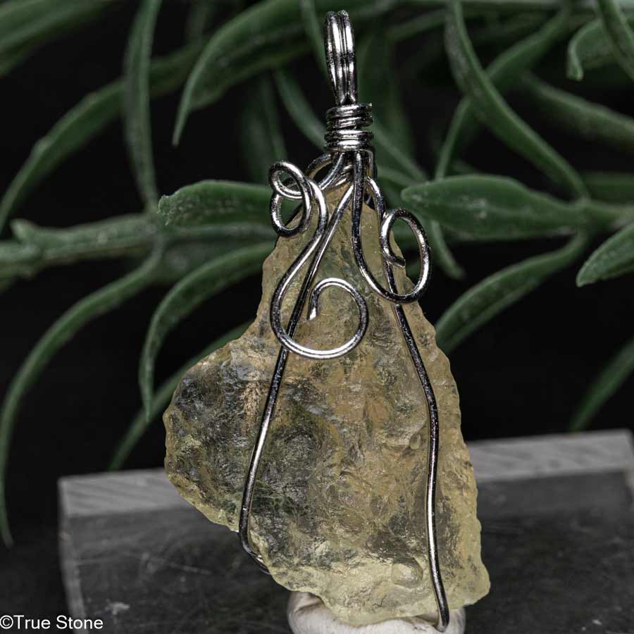 リビアングラス 原石 ペンダント 未研磨 原石25×17.4×7.2mm 全長約36.3mm リビアンデザートグラス インパクトガラス 天然ガラス