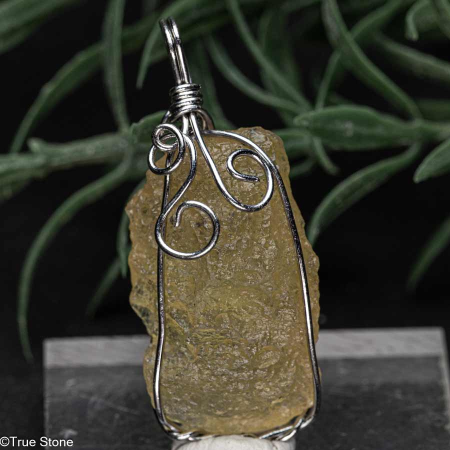 リビアングラス 原石 ペンダント 未研磨 原石25.8×16.3×12mm 全長約37mm リビアンデザートグラス インパクトガラス 天然ガラス