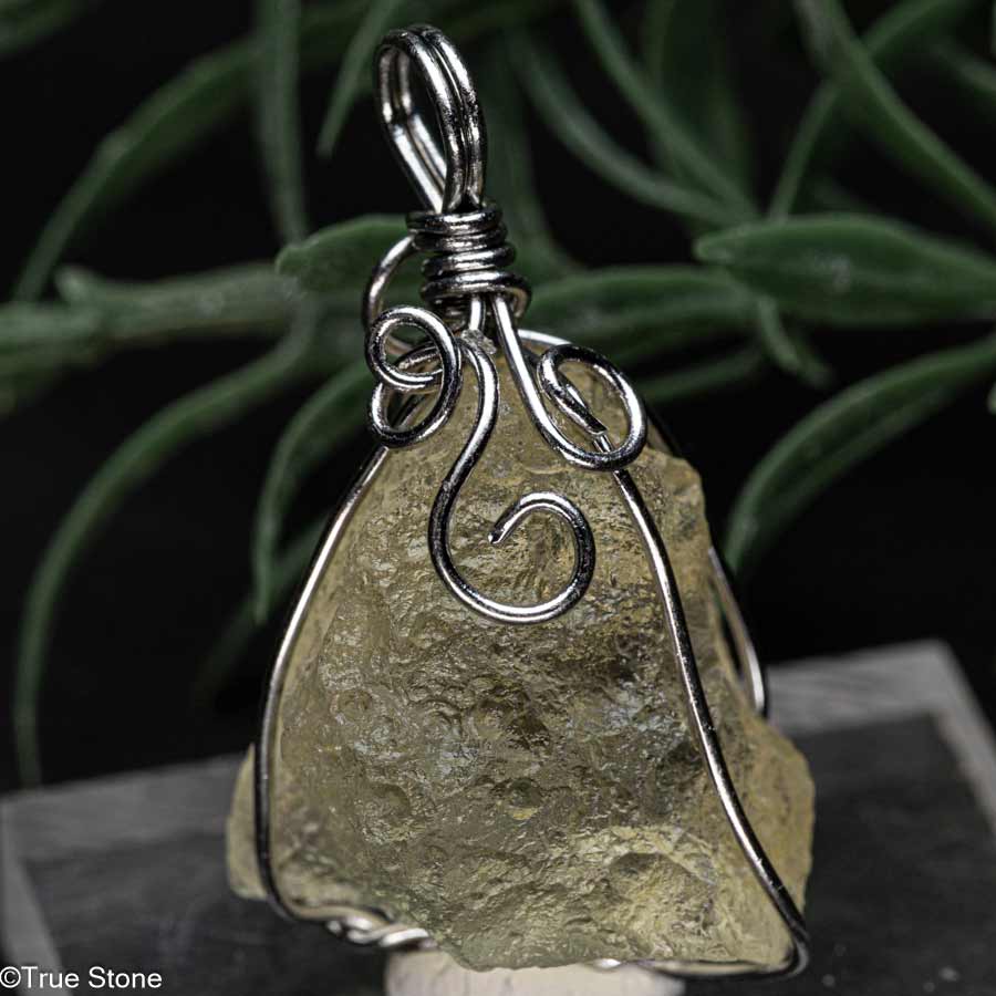 リビアングラス 原石 ペンダント 未研磨 原石20×21×15.3mm 全長約32.9mm リビアンデザートグラス インパクトガラス 天然ガラス