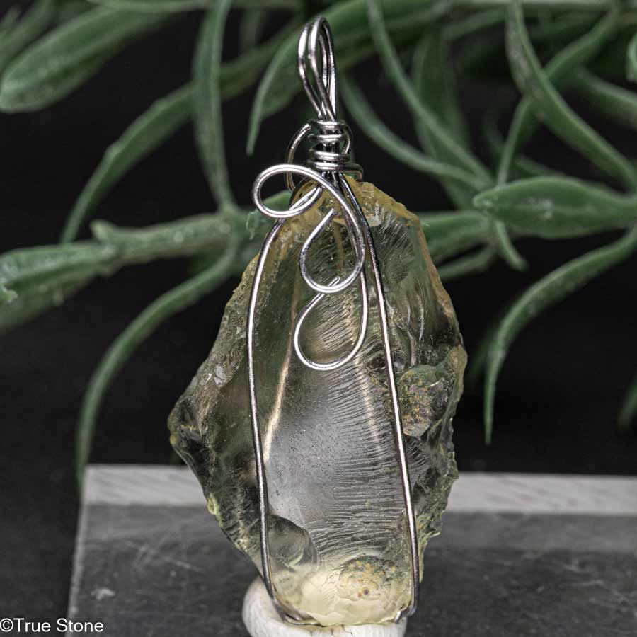 リビアングラス 原石 ペンダント 未研磨 原石27×18.5×7.3mm 全長約37.8mm リビアンデザートグラス インパクトガラス 天然ガラス