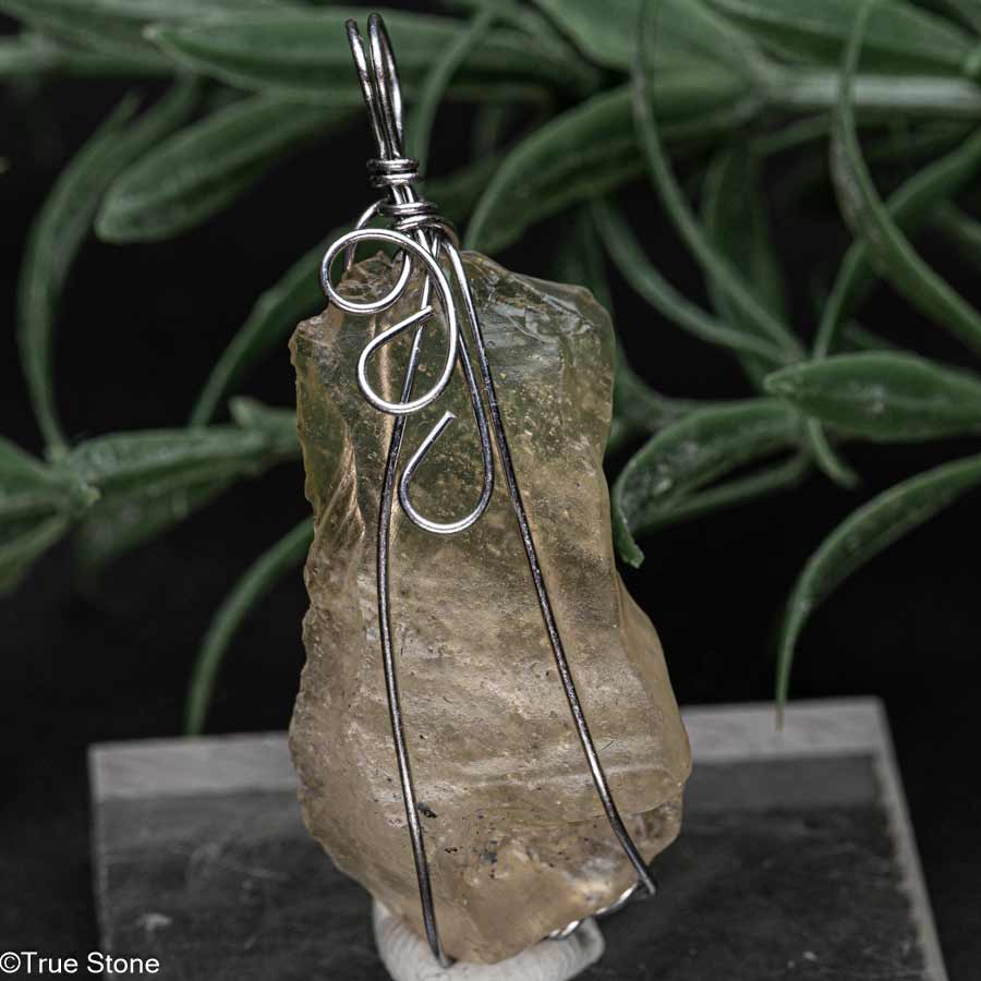 リビアングラス 原石 ペンダント 未研磨 原石30×16.5×9.1mm 全長約40.7mm リビアンデザートグラス インパクトガラス 天然ガラス