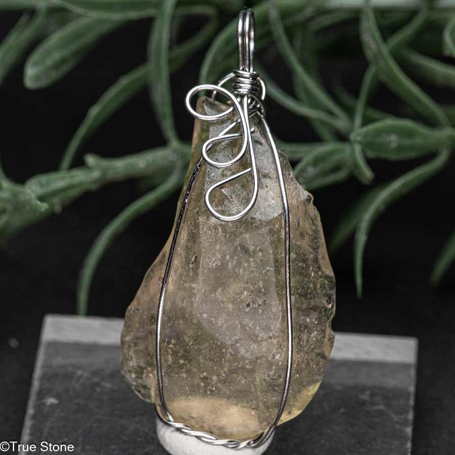 リビアングラス 原石 ペンダント 未研磨 原石30×19.3×8.5mm 全長約39.4mm リビアンデザートグラス インパクトガラス 天然ガラス