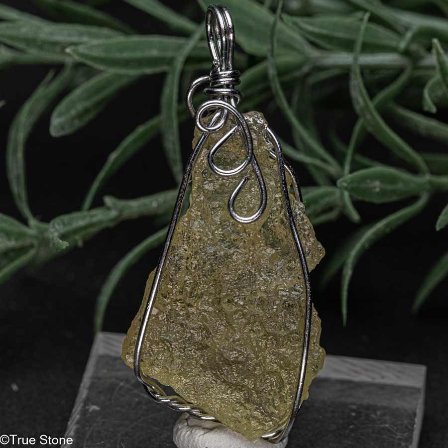 リビアングラス 原石 ペンダント 未研磨 原石33×20×9.5mm 全長約44.8mm リビアンデザートグラス インパクトガラス 天然ガラス