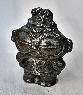南部鉄器 インテリア雑貨 壱鋳堂 ［南部鉄偶シリーズ 南部鉄偶（遮光器土偶 88888）］ 日本製　キッチン用品 調理器具 貧血 鉄分補給 ナスの色出し 黒豆つや出し 貝の砂出し ギフト 贈り物 かわいい ウケる 楽しい