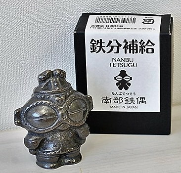 南部鉄器 インテリア雑貨 壱鋳堂 ［南部鉄偶シリーズ 南部鉄偶（遮光器土偶 88888）］ 日本製 キッチン用品 調理器具 貧血 鉄分補給 ナスの色出し 黒豆つや出し 貝の砂出し ギフト 贈り物 かわいい ウケる 楽しい