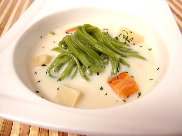 【送料無料】ほうれんそう味のうどん　つるつるもちもち食感うどん　冷やしうどんとしても美味しい10束【楽ギフ_のし宛書】