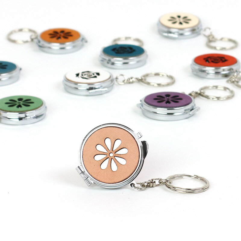 VARCO ミラーチャーム ミラー 鏡 コンパクト 手鏡 キーホルダー チャーム アクセサリー メンズ レディース 革 本革 ヌメ革 革製 レザー 木 木製 天然木 日本製 革小物 男性 女性 ブランド かわいい シンプル おしゃれ ヴァーコ ギフト クリスマス プレゼント 記念日 newi