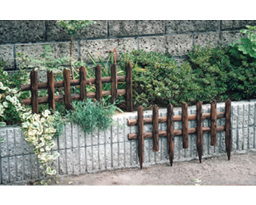 お庭の雰囲気をグッと引き上げてくれます。天然焼杉ガーデンフェンス　5枚組