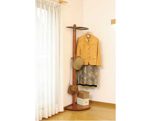 実用性とインテリア性を兼ねたデザイン。ファッションポールハンガー