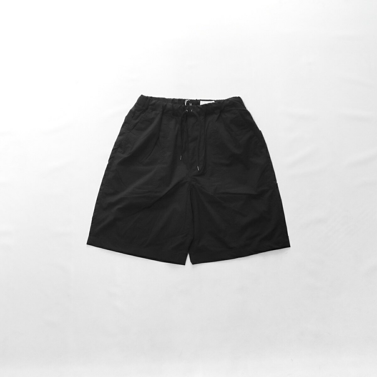 【STILL BY HAND】スティルバイハンド STRETCH NYLON EASY SHORTS | メンズ パンツ メンズパンツ ショートパンツ ショーツ イージー イージーパンツ イージーショーツ イージーショートパンツ ナイロン ナイロンパンツ ナイロンショーツ ナイロンショートパンツ 日本製