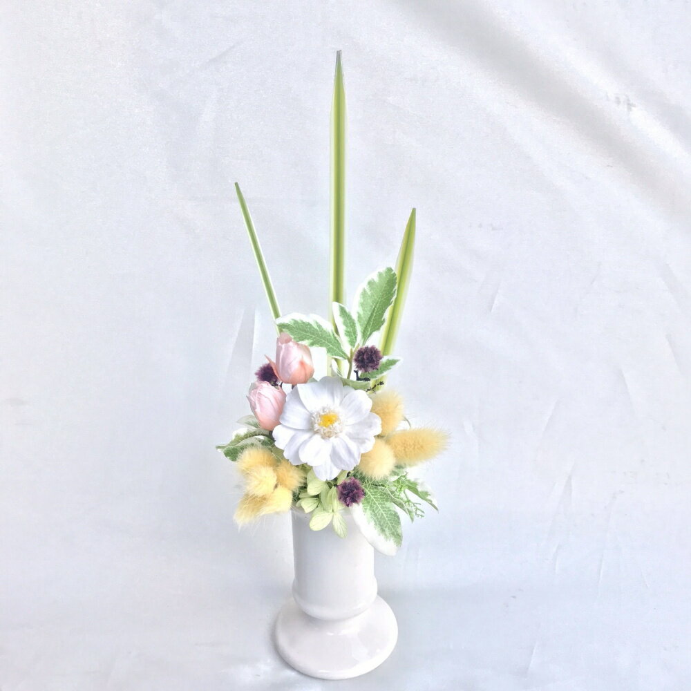 スレンダーな花器の仏花　淡い花色の慧　 プリザーブドフラワー 