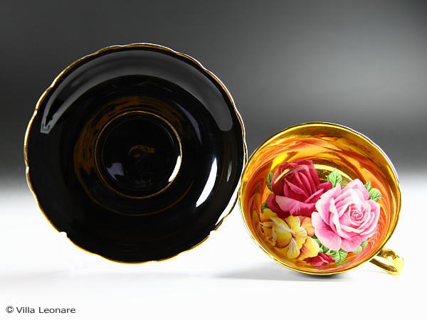 【パラゴン】ブラック＆豪華金彩　3色の薔薇　カップ&ソーサー