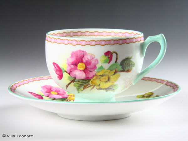 【シェリー】ミントグリーン＆2色の花模様　カップ＆ソーサー(イーリーシェイプ）