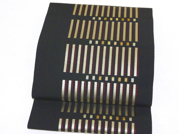 本場筑前 博多織 大倉織物謹製 全通 黒地 平地八寸名古屋帯 幾何学文様【お仕立代無料＆送料無料＆代引料無料】博多帯 八寸帯 平地八寸なごや帯 袋名古屋帯 かがり帯 金証紙 金ラベル 金印 女性用 黒色 日本製