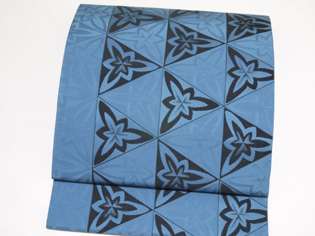 本場筑前 博多織 松装織物謹製 正絹 紋八寸名古屋帯【お仕立代無料＆送料無料＆代引料無料】ターコイズブルー 青色 博多帯 紋八寸なごや帯 袋名古屋帯 袋なごや帯 八寸帯 かがり帯 金証紙 金ラベル 金印 女性用 和装 和服 普段着用 小紋用 日本製