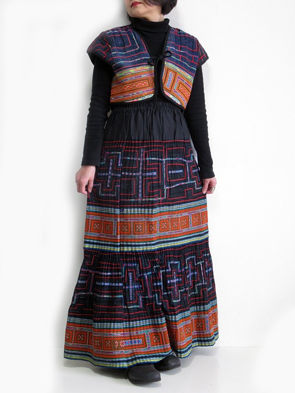 モン族スカート ロングスカート 276 モン族 手刺繍 クロスステッチ 藍染 ろうけつ染め