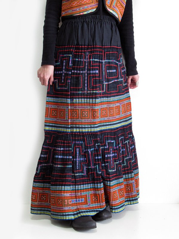 モン族スカート ロングスカート 276 モン族 手刺繍 クロスステッチ 藍染 ろうけつ染め