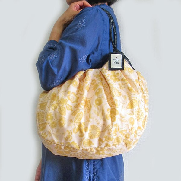 sisi グラニーバッグ 120%ビッグサイズ 奄美花柄 イエロー sisiバッグ A4サイズが入る布バッグ ショルダーバッグ