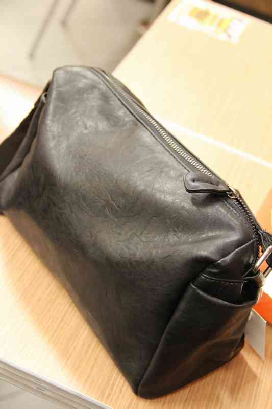 TOKYO SIC（トウキョウシック）のショルダーバッグ メンズ 軽量 2WAY 秋 トートバッグ ブランド 縦型 大人 冬 ナイロン 大きめ 軽い 小さめ 30代 60代 多収納 夏 50代 ボディバッグ 黒 40代 春 A4 ハイ 斜めがけ 人気 バッグインバッグ おしゃれ かっこいい 革 鞄 レザー ブランド ランキング bag-348｜アングル3