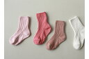 ∴ANKLE∴ #SINGLE COLOR SOCKS シンプルで使いやすい単色ソックスの4足セットです！ 「Dull Yellowish Pinkカラーのロケットに乗って Yellowish Whiteカラーの宇宙服を着て Soft PinkやLight Red Purpleの 様々なピンクの花に覆われた惑星に到着しました!」 という、KOKA CHARMがメッセージを込めたセットになります(^^) KOKACHARMのソックスはパッケージされており、プレゼントにも最適! 全て滑り止め付きですので、小さなお子様にも安心です。 ※4足セット販売のみとなります。 サイズ種類：S(13cm〜15cm)、M(15cm〜17cm)、L(17cm〜20cm)、XL(20cm〜23cm)、2XL(23cm前後）