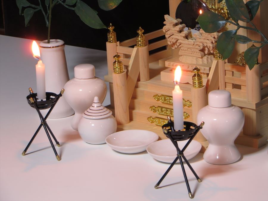 神棚・神具・仏具　やまこうのかがり火 篝火 5寸 1対 高さ15cm ローソク 1箱 付属 神棚 神具 仏壇 仏具 ローソク立て 神棚 神具 仏具 盆提灯 やまこう 山幸｜アングル2