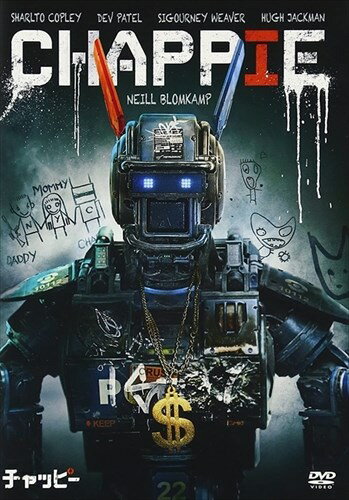 ◆ 商品説明 【ストーリー】 2016年ー犯罪多発地区、南アフリカ ヨハネスブルグに世界で唯一の“感じ、考え、成長する"AI(人工知能)を搭載したロボットが誕生。彼の名はチャッピー。起動したばかりのチャッピーは真っ新でまるで子供のようだが、彼の余命はたった5日間しかない。ギャングにさらわれたチャッピーは、ギャング式の生きる術を覚え加速度的に成長する。ただ「生きたい」と願うチャッピーの人知を超えた行動に、我々は衝撃の結末を目撃する。 【解説】 『第9地区』監督の原点回帰的最新作!圧倒的リアリティと衝撃の結末を体感せよ!/ヒュー・ジャックマン×シガーニー・ウィーヴァー 豪華共演で贈るSFアクション!/チャッピー…/それは、余命5日間の人間になりたかったAI(ロボット)/2016年のヨハネスブルクで起こる恐ろしくも切ない奇跡 ＜仕様＞DVD ■品番：OPL80576 ■JAN：4547462103437 ■発売日：2017.03.23 画面サイズ：シネスコサイズ 色彩：カラー 言語： 英語(オリジナル言語)／日本語(吹替言語) 音声方式： ドルビーデジタル5.1chサラウンド(オリジナル音声方式)／ドルビーデジタル5.1chサラウンド(吹替音声方式) 字幕言語： 日本語字幕／英語字幕 制作国： 南アフリカ 制作年：2015年＜ 注 意 事 項 ＞ ◆おまけカレンダーに関する問合せ、クレーム等は一切受付けておりません。 絵柄はランダムとなります。絵柄の指定は出来かねます。 予めご了承ください。