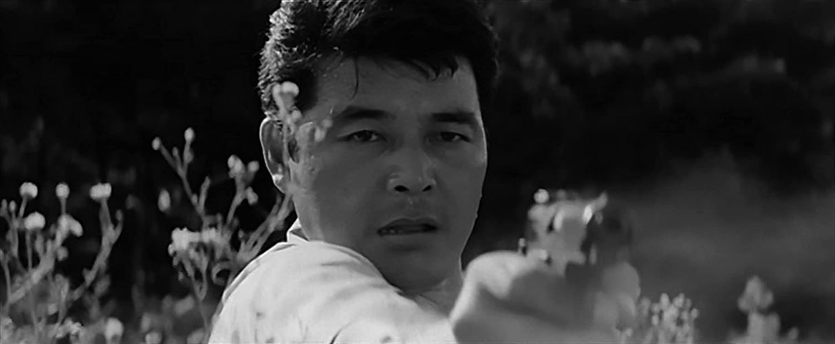 ◆ 商品説明 [封入特典] リーフレット [特典映像] 劇場予告篇 日活黄金期のスター俳優の一人である二谷英明が主演した数多くの劇映画の中から厳選した作品を、劇場公開から55年以上の時を経て、遂に待望の初ソフト化! シリーズ第3弾は「摩天楼の男」、「アリバイ」の2作品を収録! [作品内容] ■「摩天楼の男」(1960年9月14日公開)モノクロ 約78分 シネマスコープ 大峡谷にそそりたつ電神ダムの建設にあたる三浦組と荒川組との間には、凄まじい争いが続いていた。三浦組の現場では事故が続発。 荒川組の仕業なのだが、証拠がないので手が出せない。ダム工事現場に乗り込んだ熱血技師が、陰謀と無法者たちに敢然と立ち向う豪快スペクタクルアクション。 ■「アリバイ」(1963年8月25日公開)モノクロ 約92分 シネマスコープ 東京・世田谷の小住宅。その一角にある自宅の茶の間で極東電機の経理担当・中島は何者かによって射殺された。直ちに、捜査本部が設けられ、捜査一課の畑中部長刑事は、ベテラン刑事・佐川と共に拳銃の出所、鑑取り、地取りを命ぜられた。 犯行に使用した拳銃は、立川の米軍キャンプから盗まれた八挺のコルト自動拳銃の一つとみられ、畑中、佐川両刑事の聞き込みにより、拳銃ブローカー・大野の手で売り捌かれたことを突き止めたが…。 [作品ポイント] ★日活看板スターの一人・二谷英明主演映画の中から人気作品を厳選して特集! ★全作品HDネガテレシネにより高画質化したマスターからDVD化! ★『摩天楼の男』は「爆破命令」の野村孝が監督を手掛けたダム工事場を舞台にしたアクション・ドラマ、『アリバイ』は「空の下遠い夢」の熊井啓がオリジナル・シナリオを執筆した刑事もので、警視庁が協力でクレジットされている! [キャスト] 「摩天楼の男」 二谷英明、白木マリ、清水まゆみ、山内 明、丹波哲郎、吉行和子、西村 晃、土方 弘、山田禅二 ほか 「アリバイ」 二谷英明、小高雄二、渡辺美佐子、宮口精二、郷 治、鈴木瑞穂、高品 格、庄司永建、下元 勉 ほか [スタッフ] 「摩天楼の男」 原作:城戸 禮(オール読切所載、東京文芸社刊) 監督:野村 孝 脚本:星川清司、熊井 啓 音楽:松村禎三 製作:日活 「アリバイ」 監督:牛原陽一 脚本:熊井 啓 音楽:小杉太一郎 製作:日活 (c)日活 発売元:株式会社ベストフィールド 販売元:TCエンタテインメント ■仕様：DVD ■品番：BFTD422 ■JAN：4571317714226 ■発売日：2022.04.27 1960、1963年/日本/モノクロ/本編約170分/16:9(シネマスコープ)/音声:モノラル/片面2層/全2作品/1枚組 ※仕様は変更となる場合がございます。 登録日：2022-03-17＜ 注 意 事 項 ＞ ◆おまけカレンダーに関する問合せ、クレーム等は一切受付けておりません。 絵柄はランダムとなります。絵柄の指定は出来かねます。 予めご了承ください。