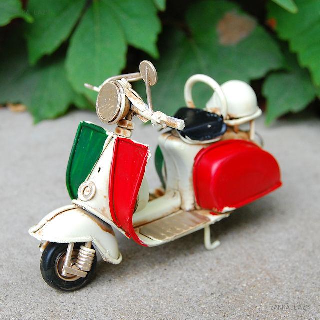 ノスタルジックデコ VE イタリア　　イタリア 置物 バイク 緑 白 赤 ミニチュア フィギュア おもちゃ アイアン