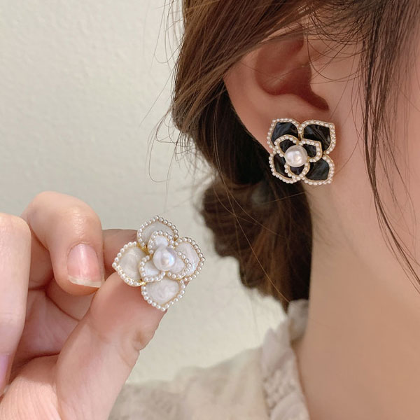 Rakuten - 【1500円均一】フラウー 銀針ピアス ★キュービック・ジルコニア ★レディース シルバー925　アレルギーフリー
