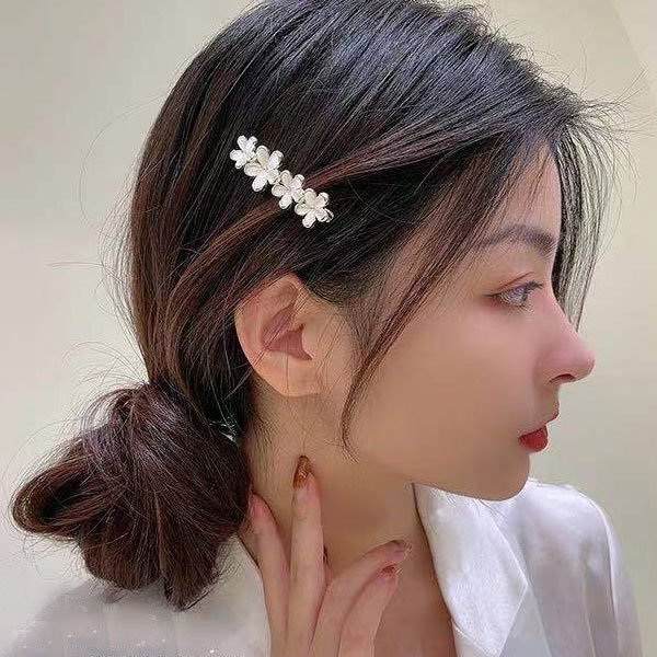 可愛いキャッツアイ フラワー 花 ヘアクリック ヘアアクセサリー ビジュー プレゼント ギフト トレンド 20代 30代 40代ヘアピン ピン留め パッチン留め...