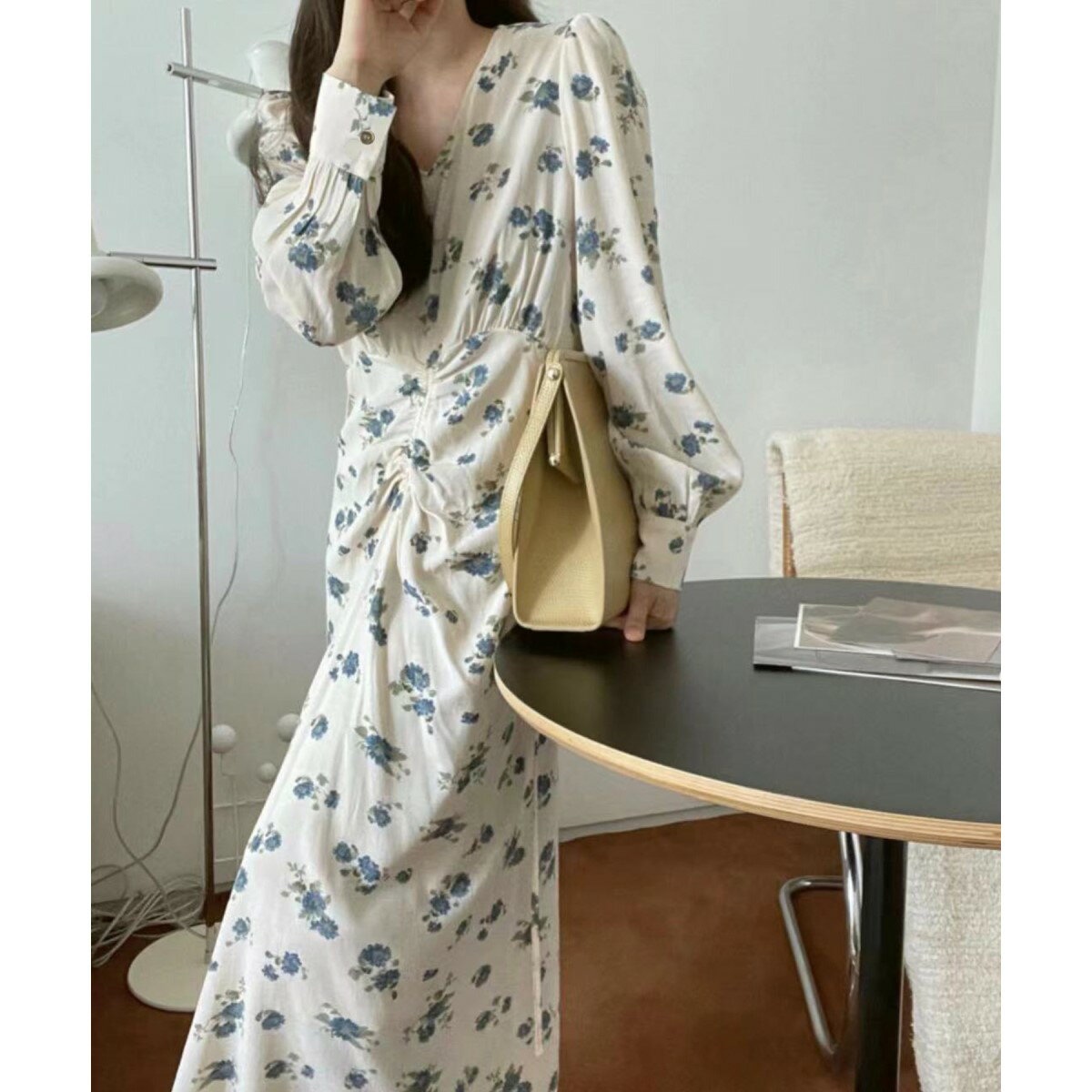 フロントギャザーVネックフラワーワンピース／ジュエローブ（Jewelobe）